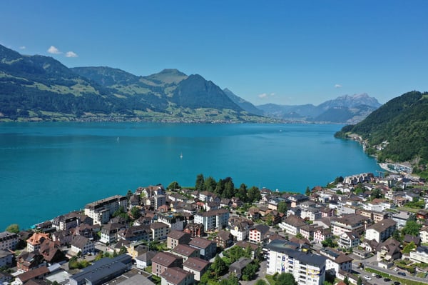 1.5-Zimmer-Terrassenwohnung mit Sicht auf den Vierwaldstättersee und die Berge 2