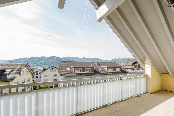 3.5-Zimmer-Attikawohnung mit grossem Balkon im Zentrum von Unterägeri 4