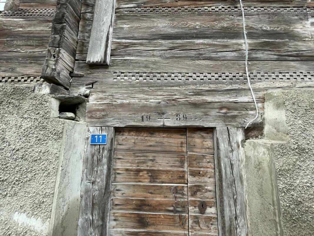 Historic and Rustic Semi-Detached House - Connoisseur's Object