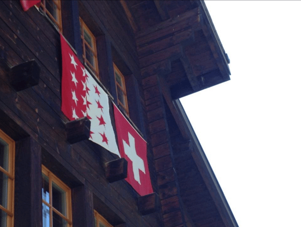Einmalige Gelegenheit - Traditionelles Restaurant im malerischen Herzen von Brig im Wallis zum Verkauf - ein Ort voller Charme, exquisiter Küche und herzlicher Gastfreundschaft wartet auf neue Besitz … 2