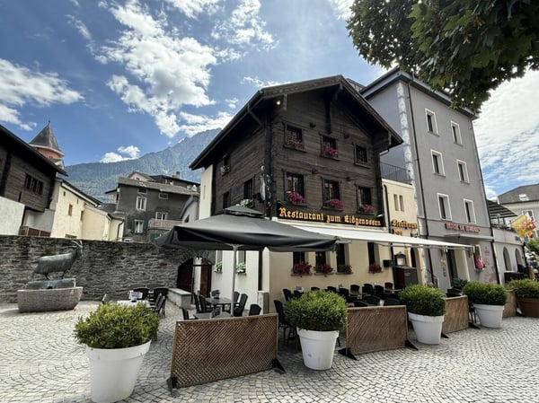 Einmalige Gelegenheit - Traditionelles Restaurant im malerischen Herzen von Brig im Wallis zum Verkauf - ein Ort voller Charme, exquisiter Küche und herzlicher Gastfreundschaft wartet auf neue Besitz … 3