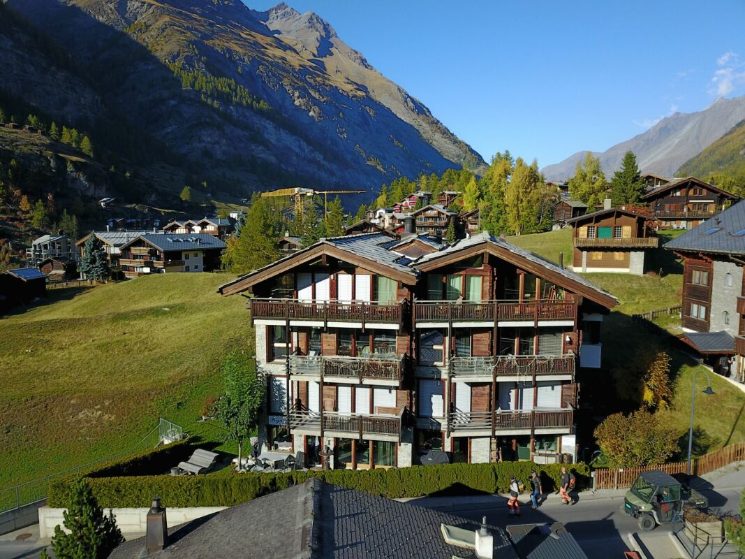 Bellissimo appartamento al piano terra a Zermatt - OGGETTO DI RENDITA TOP - Vostro rifugio di lusso con vista magica sul Matterhorn (utilizzo turistico possibile)