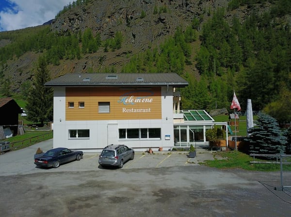 Restaurant & Hostel in Randa 2