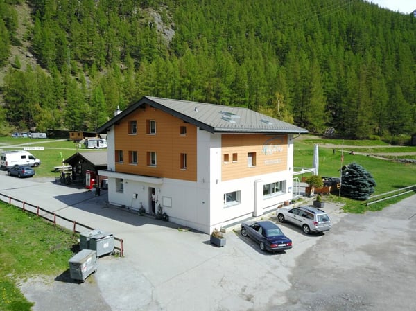 Restaurant & Hostel in Randa 3