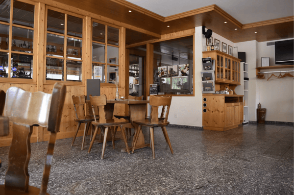 Restaurant & Hostel in Randa 9