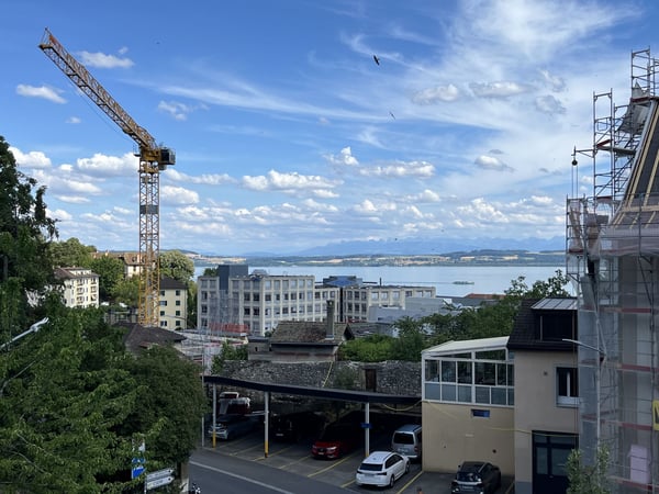 ENTIEREMENT RENOVE, AVEC VUE SUR LE LAC 1