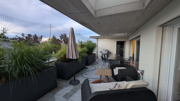 AVEC UNE GRANDE TERRASSE ET UN GRAND JARDIN 1