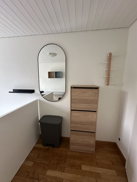 Modern möbliertes und zentrales Zimmer in Uster 4