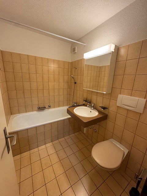 Grosszügige 2.5 Zimmer Wohnung mit Gartensitzplatz 6
