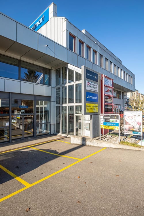 800 m² Gewerbefläche an bester Sichtlage - Laden, Showroom oder Büro 2
