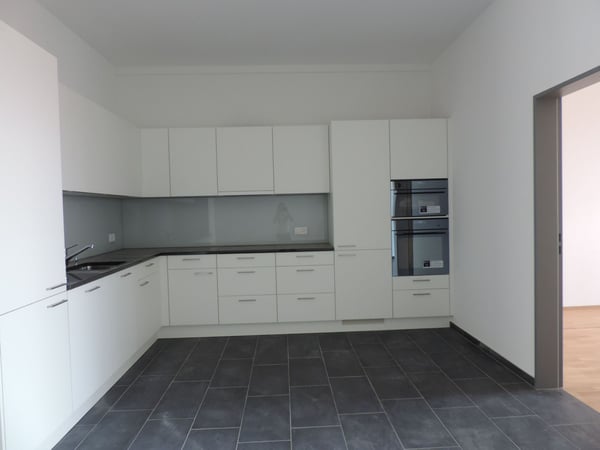 Schöne 2.5 Zimmerwohnung im 1. OG 2