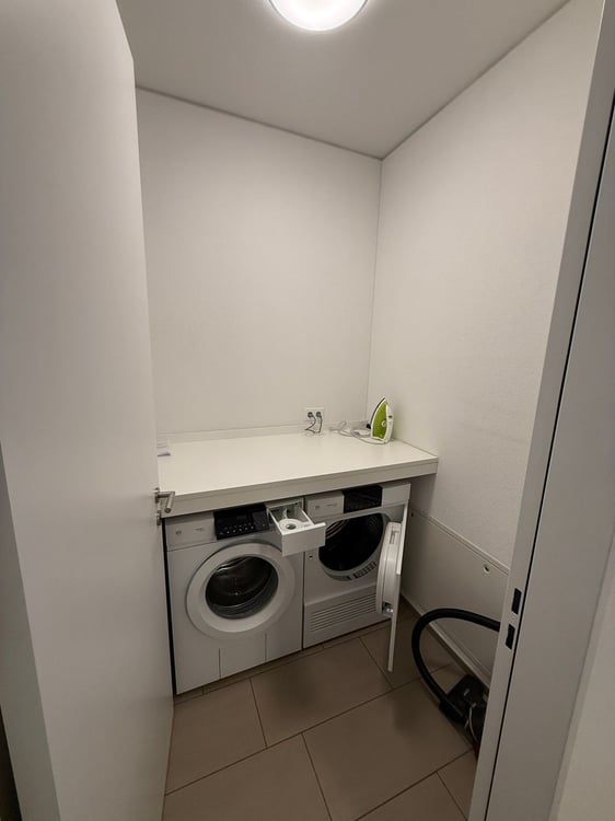 Exklusive möblierte 1 Schlafzimmer Stadtwohnung nahe Bahnhof Zug 14