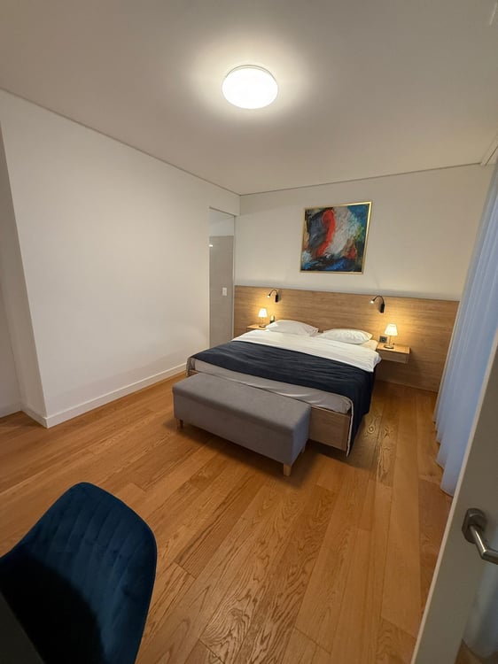 Exklusive möblierte 1 Schlafzimmer Stadtwohnung nahe Bahnhof Zug 3