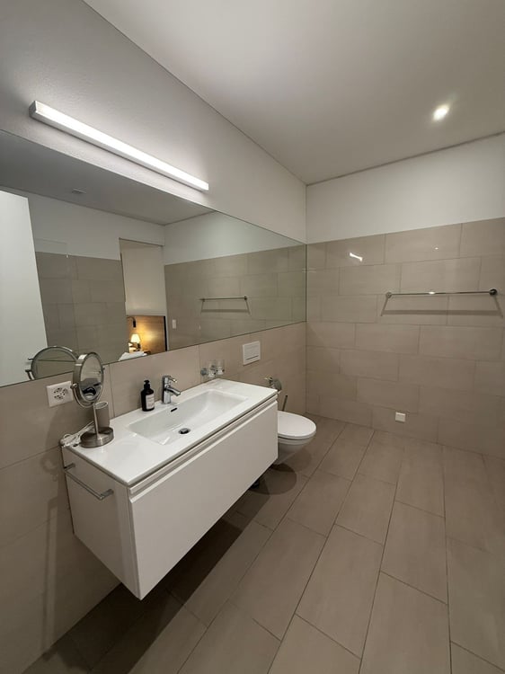 Exklusive möblierte 1 Schlafzimmer Stadtwohnung nahe Bahnhof Zug 7