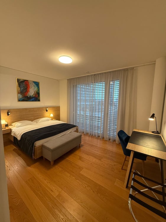 Exklusive möblierte 1 Schlafzimmer Stadtwohnung nahe Bahnhof Zug 4