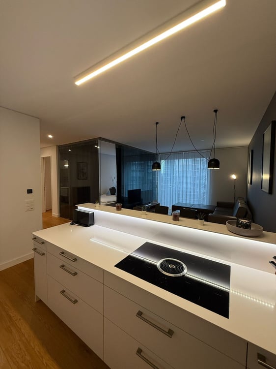 Exklusive möblierte 1 Schlafzimmer Stadtwohnung nahe Bahnhof Zug 2