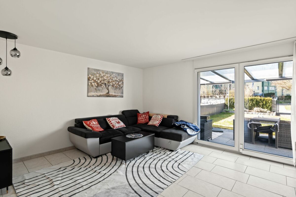 Maison jumelée détachée dans un emplacement idéal avec soleil de l'après-midi et du soir