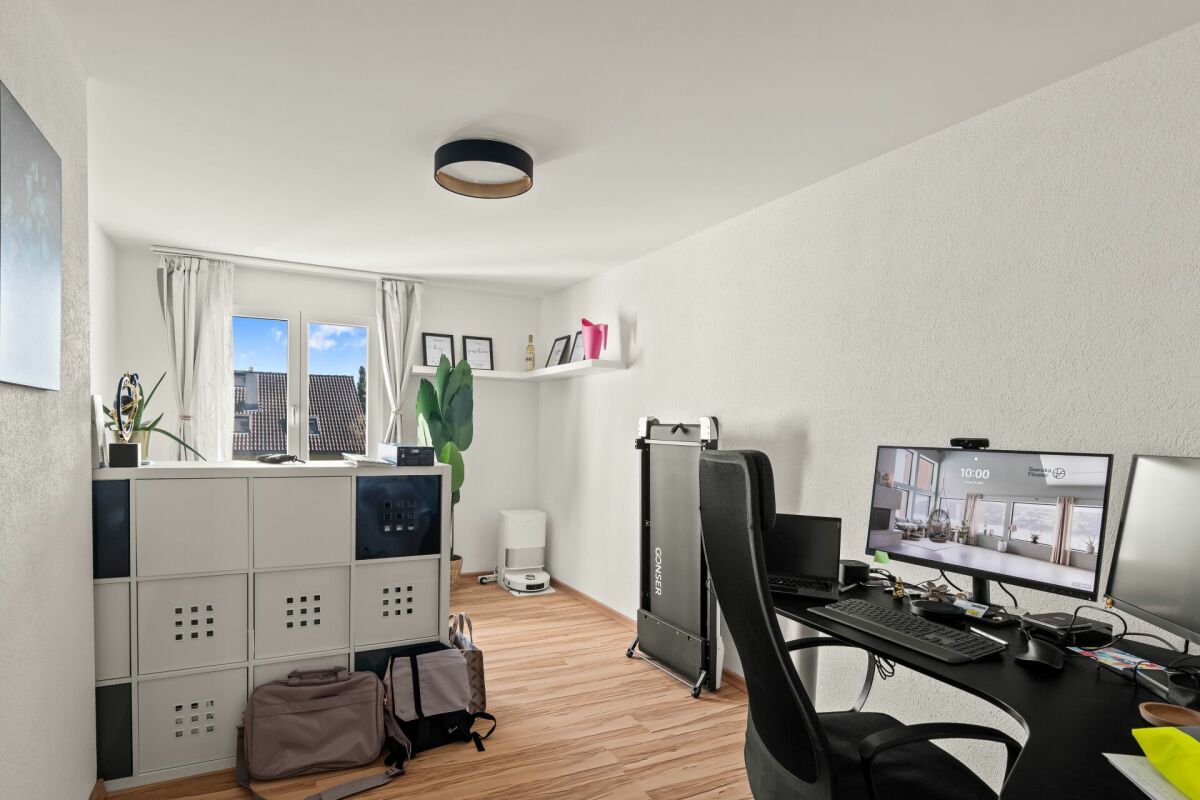 Maison jumelée détachée dans un emplacement idéal avec soleil de l'après-midi et du soir