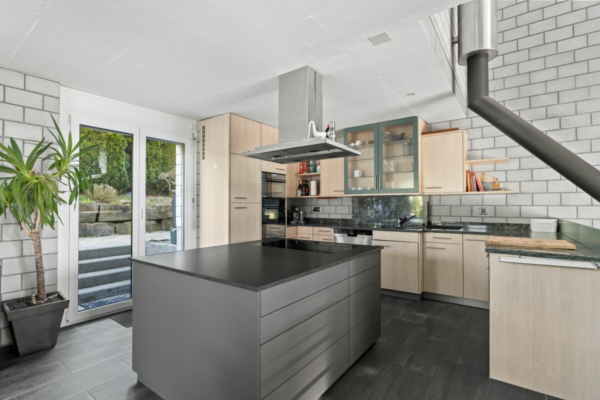 7.5-room semi-detached house in a sunny location