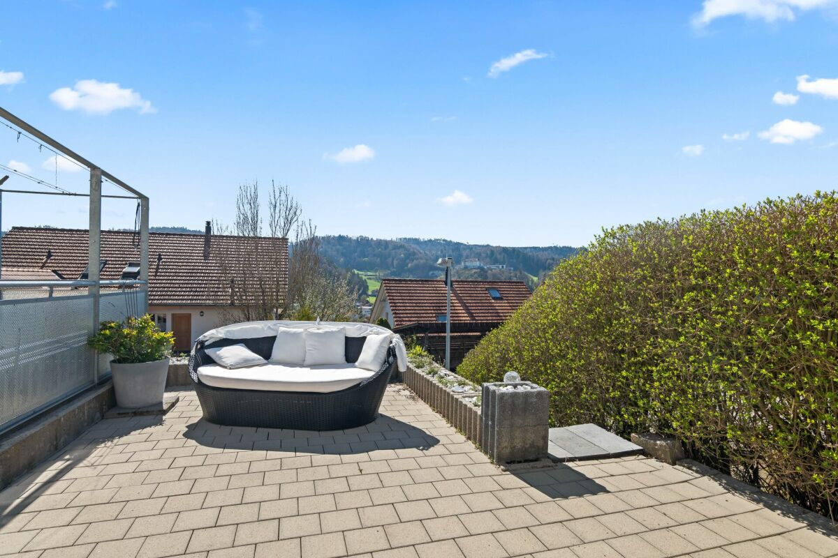 7.5-room semi-detached house in a sunny location