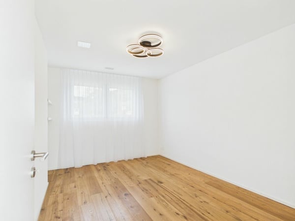 Sehr gepflegte, neuwertige Attika-Wohnung mit div. Extras wie Riesen-Terrasse, Lift mit direktem Zugang in die Wohnung, übergrossen Parkplätzen usw. 17