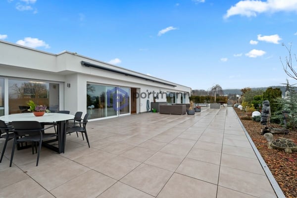 Sehr gepflegte, neuwertige Attika-Wohnung mit div. Extras wie Riesen-Terrasse, Lift mit direktem Zugang in die Wohnung, übergrossen Parkplätzen usw. 16