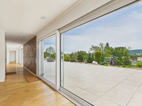 Sehr gepflegte, neuwertige Attika-Wohnung mit div. Extras wie Riesen-Terrasse, Lift mit direktem Zugang in die Wohnung, übergrossen Parkplätzen usw. 43