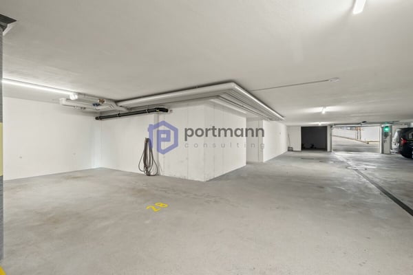 Sehr gepflegte, neuwertige Attika-Wohnung mit div. Extras wie Riesen-Terrasse, Lift mit direktem Zugang in die Wohnung, übergrossen Parkplätzen usw. 13