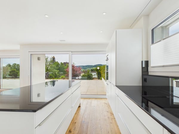 Sehr gepflegte, neuwertige Attika-Wohnung mit div. Extras wie Riesen-Terrasse, Lift mit direktem Zugang in die Wohnung, übergrossen Parkplätzen usw. 42