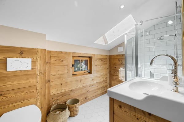 Charming 4-Room Chalet in the Heart of Verbier – Fully Renovated Alpine Retreat 13