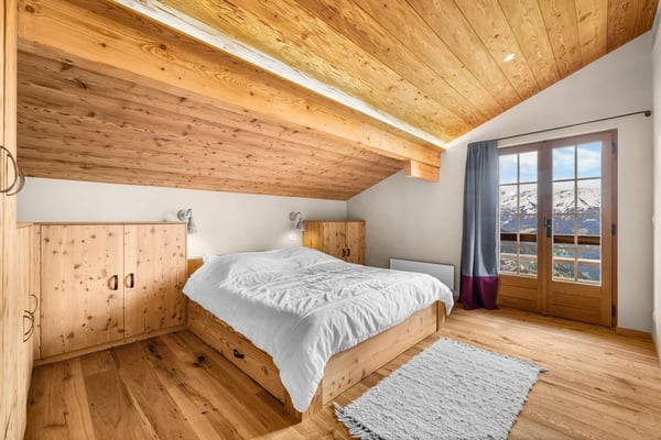 Charming 4-Room Chalet in the Heart of Verbier – Fully Renovated Alpine Retreat 10