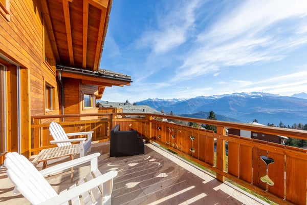 Stunning 6.5-Room Penthouse Apartment in the Heart of Anzère 15