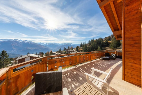 Stunning 6.5-Room Penthouse Apartment in the Heart of Anzère 17