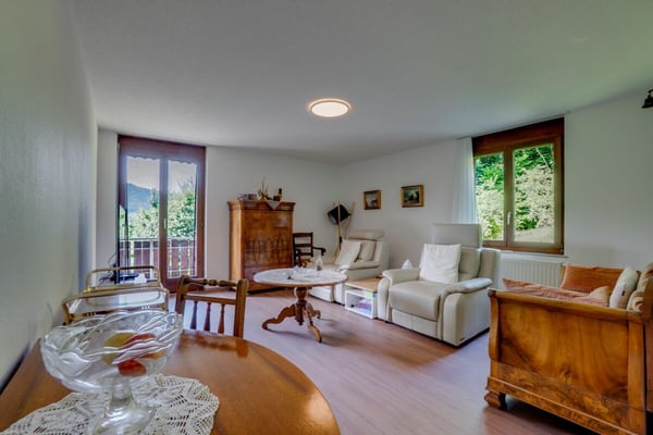 Mehrfamilienhaus + 1 Wohnung in Plasselb 75 5