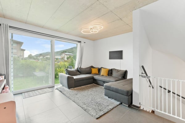 2 Familienhaus - 5.5 Zi und 4.5 Zi 8