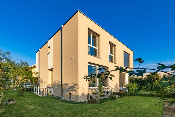 2 Familienhaus - 5.5 Zi und 4.5 Zi 1