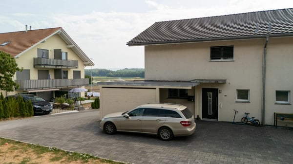 5.5 Zimmer Doppeleinfamilienhaus mit Aussicht 2