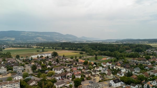 Wohnen mit Charme und Lebensqualität - stilvolles 4.5-Zimmer-Doppeleinfamilienhaus in familienfreundlicher Lage 16