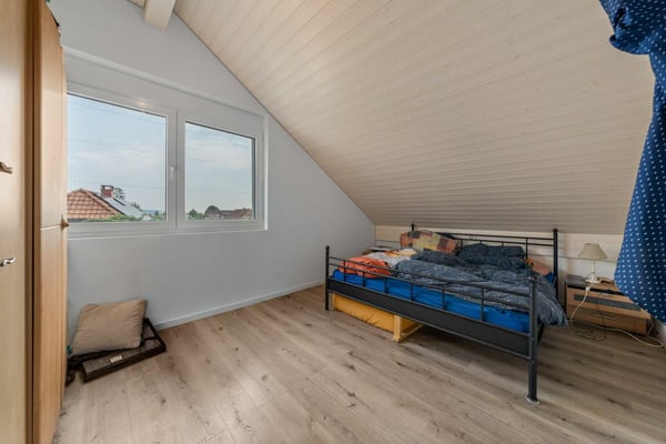 6.5 Zi Doppeleinfamilienhaus mit seperater 3.5 Zi Wohnung im DG 25