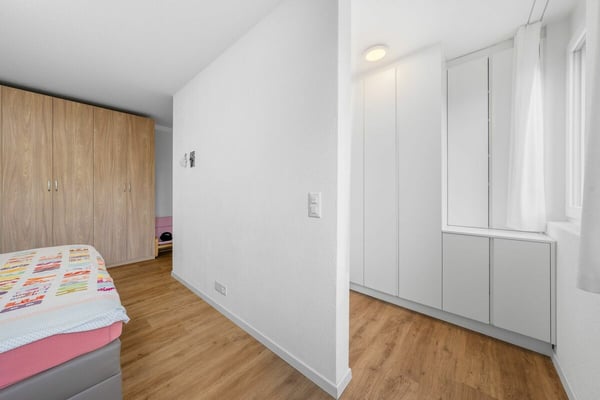 6.5 Zi Doppeleinfamilienhaus mit seperater 3.5 Zi Wohnung im DG 12