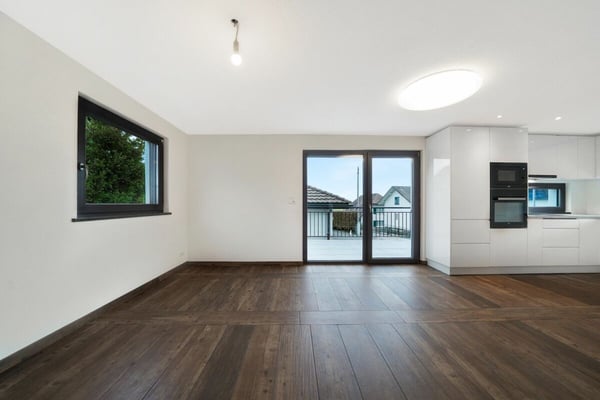 Neuwertiges Doppeleinfamilienhaus mit Einliegerwohnung und grossem Carport 3