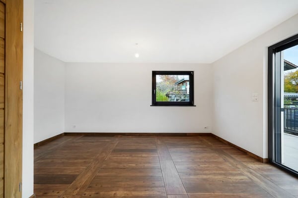 Neuwertiges Doppeleinfamilienhaus mit Einliegerwohnung und grossem Carport 5