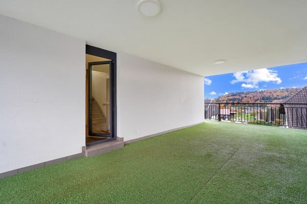 Neuwertiges Doppeleinfamilienhaus mit Einliegerwohnung und grossem Carport 12