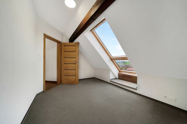 Neuwertiges Doppeleinfamilienhaus mit Einliegerwohnung und grossem Carport 14