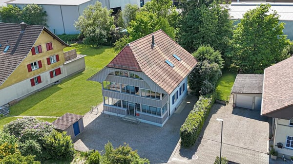 Traumhaftes Mehrfamilienhaus mit Kernsanierung in Aarwangen 1