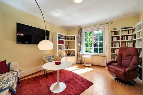 Rarität in der Stadt: Historisches Landhaus mit weitläufigem Gartenparadies und Einliegerwohnung 6