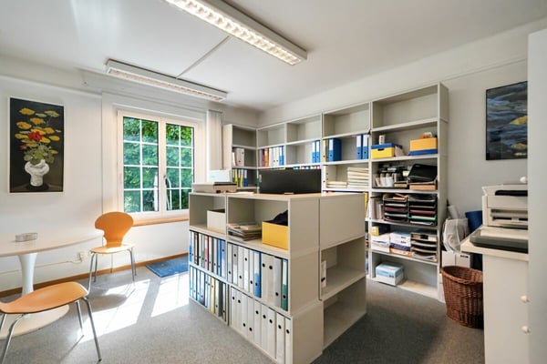 Rarität in der Stadt: Historisches Landhaus mit weitläufigem Gartenparadies und Einliegerwohnung 8