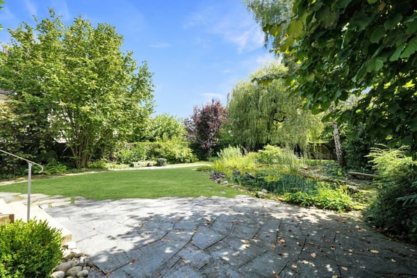 Rarität in der Stadt: Historisches Landhaus mit weitläufigem Gartenparadies und Einliegerwohnung 13