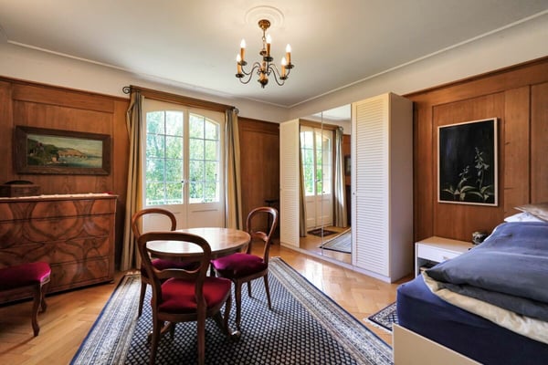 Rarität in der Stadt: Historisches Landhaus mit weitläufigem Gartenparadies und Einliegerwohnung 11