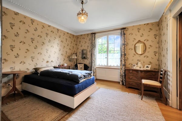 Rarität in der Stadt: Historisches Landhaus mit weitläufigem Gartenparadies und Einliegerwohnung 12